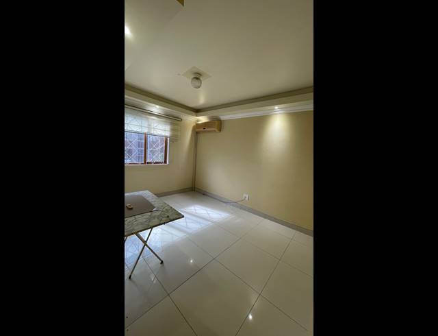 1 BEDROOM APARTMENT FOR SALE IN ESSENWOOD